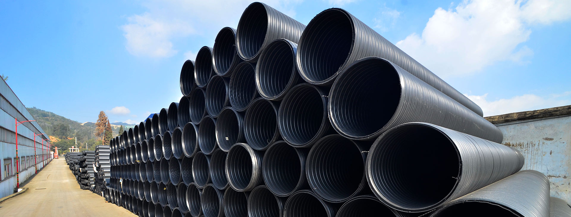 涵蓋PVC管、ppr管、pe給排水管等九大係列應用於房建、市政、家裝等行業，為您解決一站式的采購需求